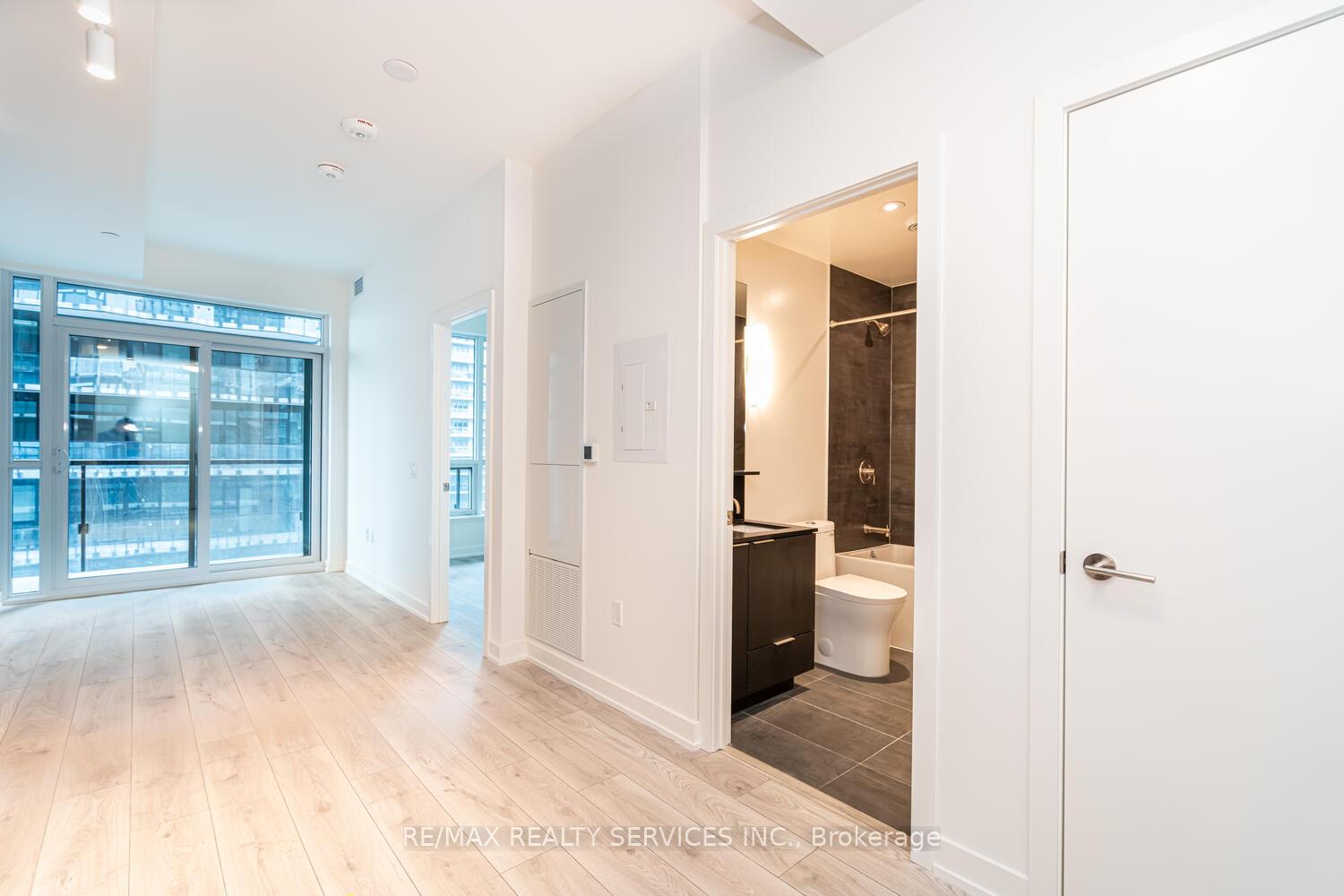 Photo 16 of Unit 1609, 120 Broadway Avenue, Toronto, Mount Pleasant West — HOMEH