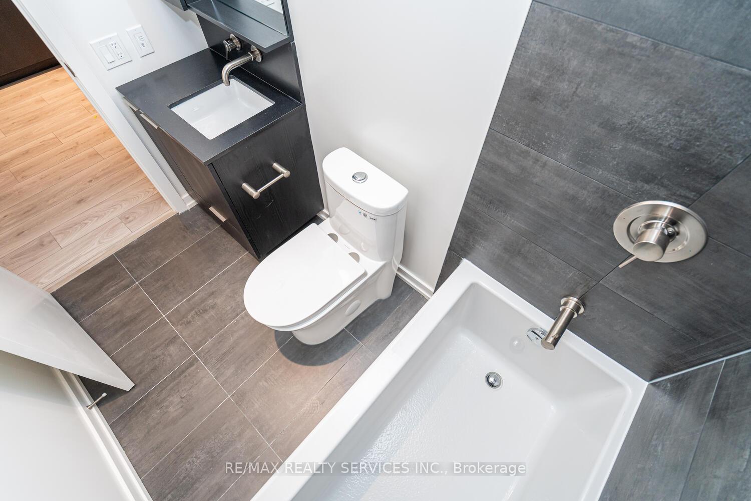 Photo 39 of Unit 1609, 120 Broadway Avenue, Toronto, Mount Pleasant West — HOMEH