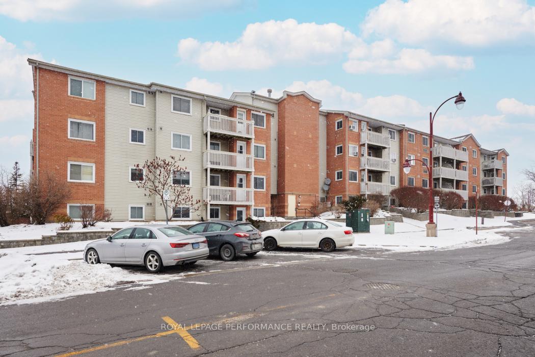 Photo 3 of Unit 403, 345 Centrum Boulevard W, Ottawa, Bilberry Creek/Queenswood Heights — HOMEH