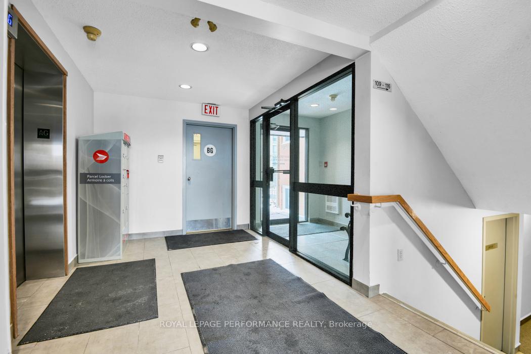 Photo 6 of Unit 403, 345 Centrum Boulevard W, Ottawa, Bilberry Creek/Queenswood Heights — HOMEH