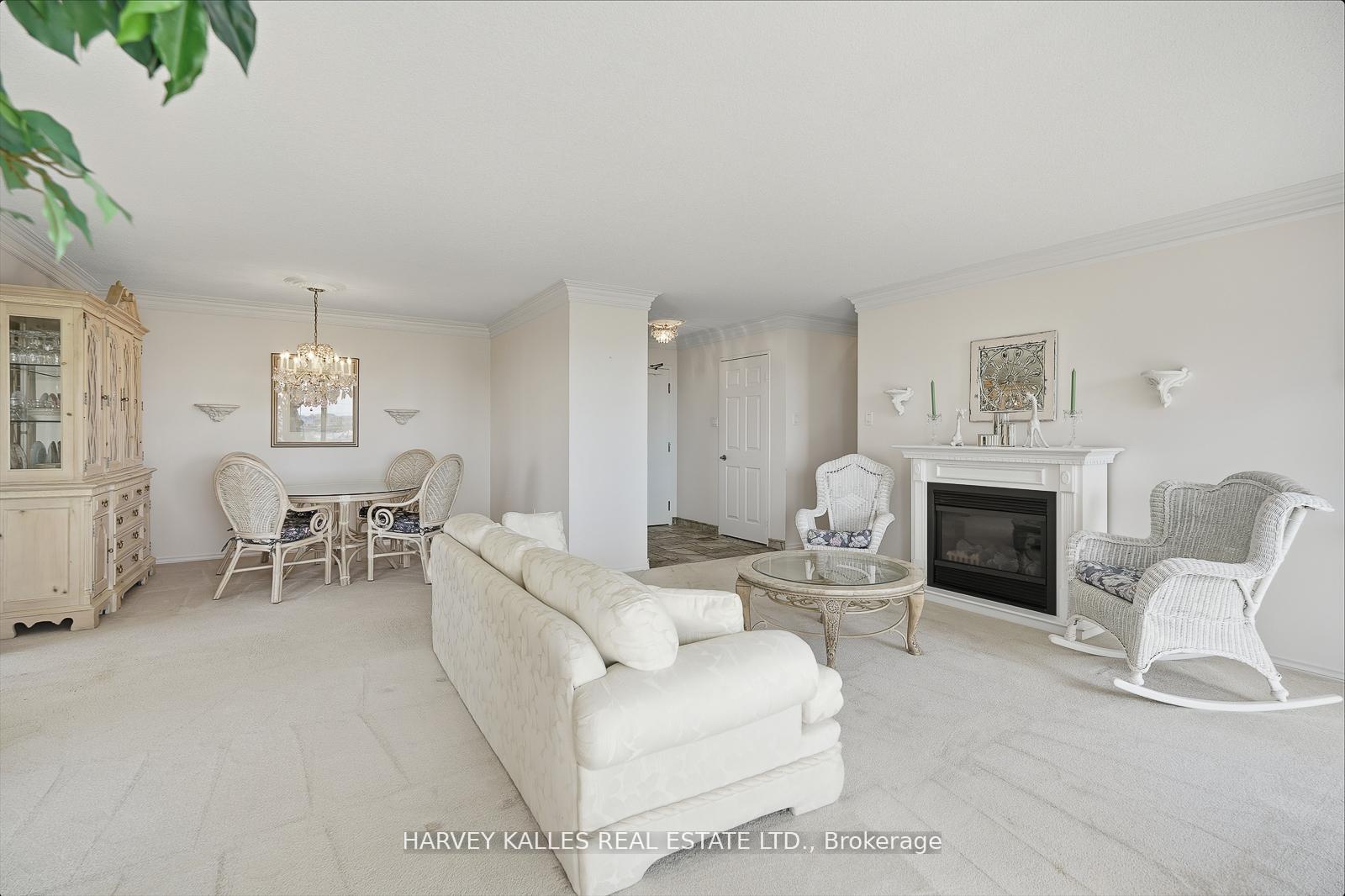 Photo 4 of Unit 812, 20 Cherrytree Drive, Brampton, Fletcher's Creek South — HOMEH