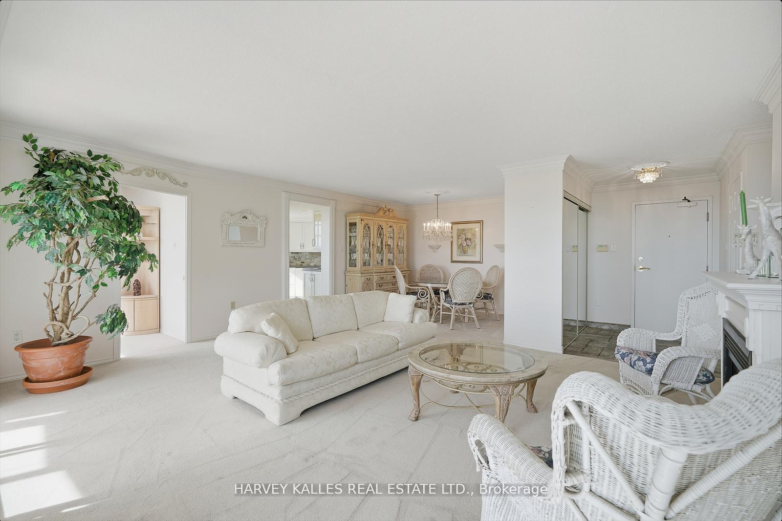 Photo 6 of Unit 812, 20 Cherrytree Drive, Brampton, Fletcher's Creek South — HOMEH