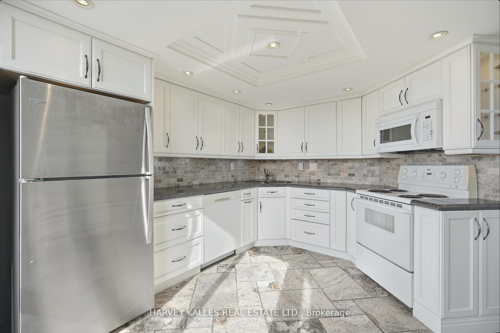 Photo 13 of Unit 812, 20 Cherrytree Drive, Brampton, Fletcher's Creek South — HOMEH