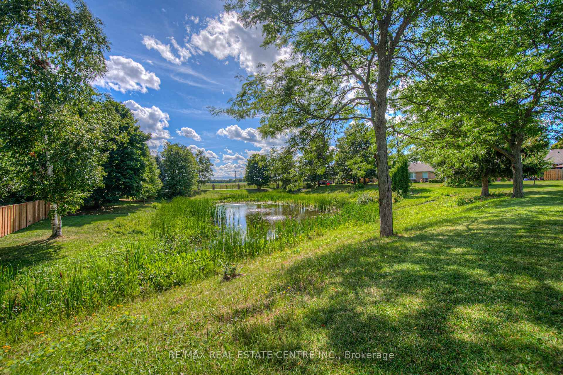 Photo 4 of 43 Postoaks Drive, Hamilton, Mount Hope — HOMEH