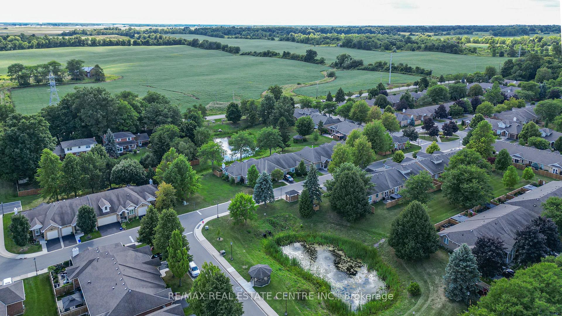 Photo 6 of 43 Postoaks Drive, Hamilton, Mount Hope — HOMEH