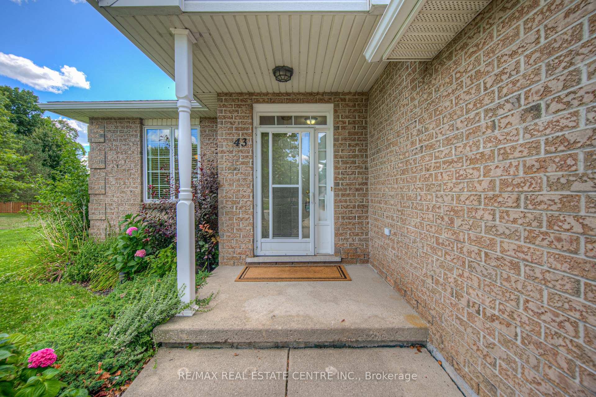 Photo 8 of 43 Postoaks Drive, Hamilton, Mount Hope — HOMEH