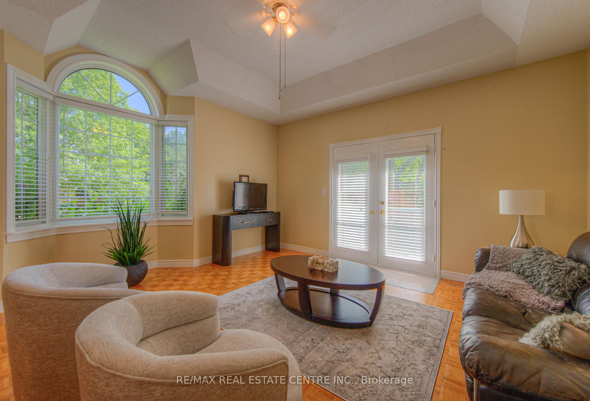 Photo 9 of 43 Postoaks Drive, Hamilton, Mount Hope — HOMEH