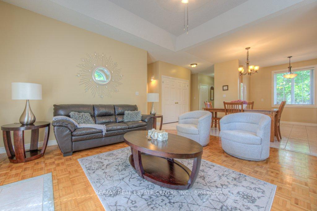 Photo 13 of 43 Postoaks Drive, Hamilton, Mount Hope — HOMEH