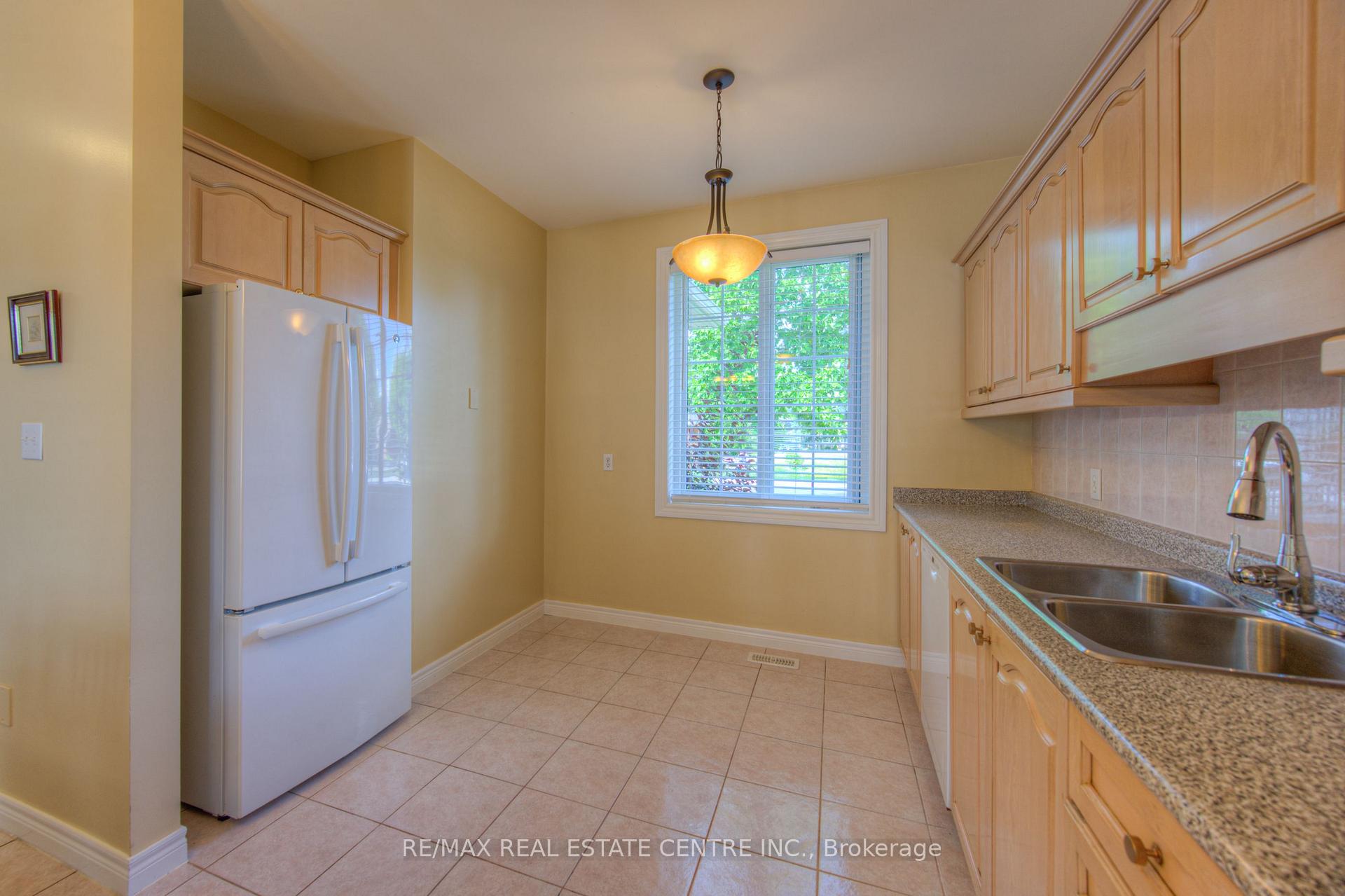 Photo 14 of 43 Postoaks Drive, Hamilton, Mount Hope — HOMEH