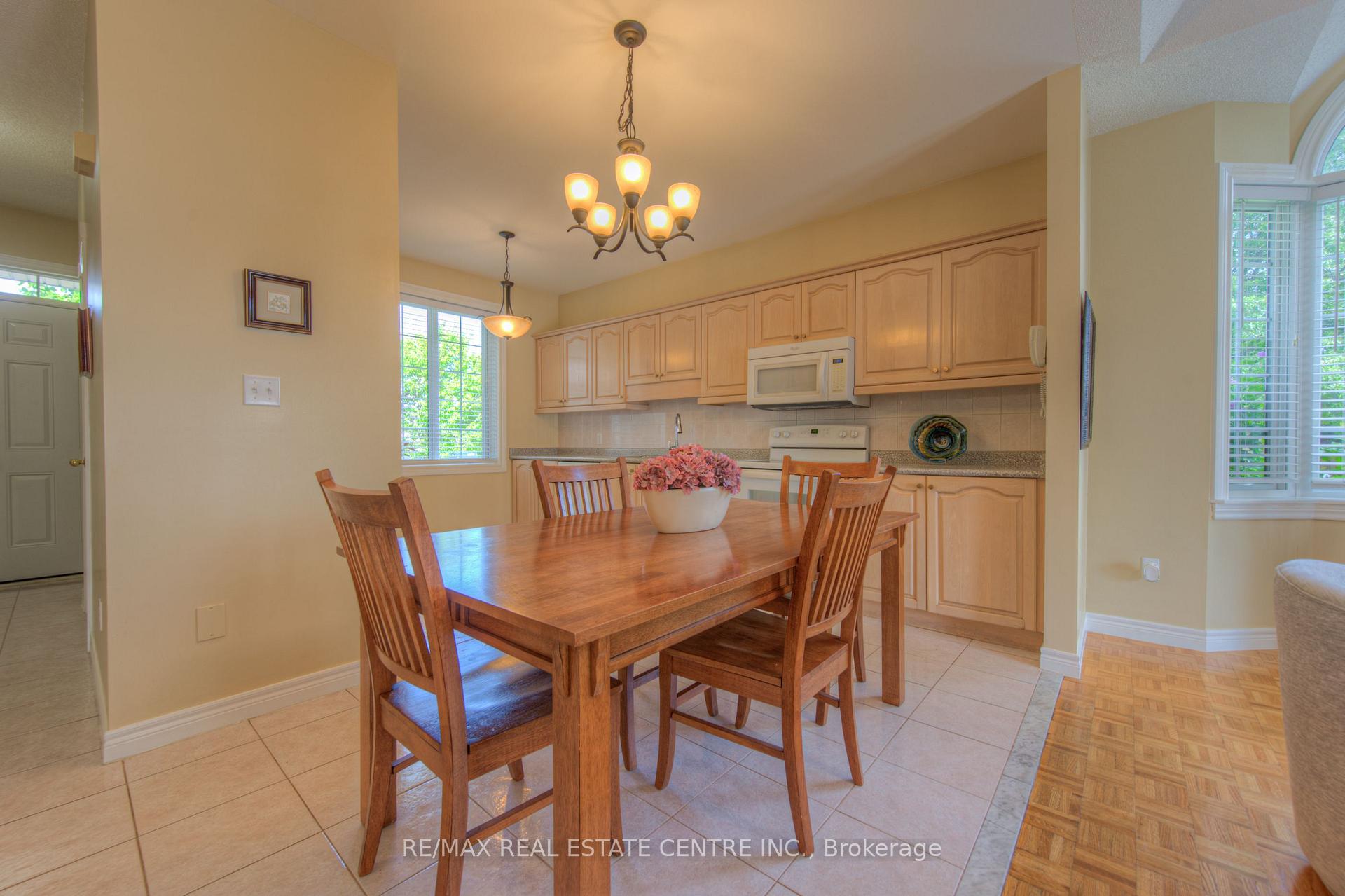 Photo 15 of 43 Postoaks Drive, Hamilton, Mount Hope — HOMEH