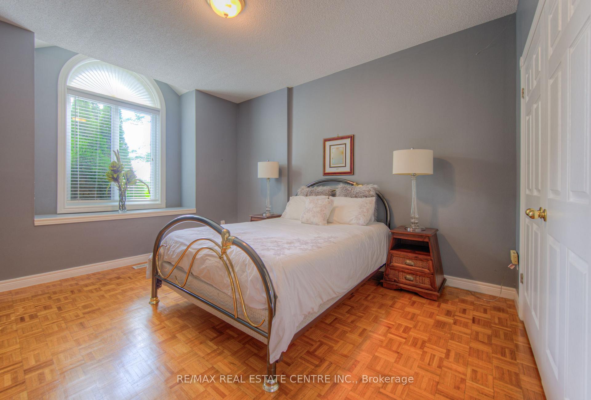 Photo 16 of 43 Postoaks Drive, Hamilton, Mount Hope — HOMEH
