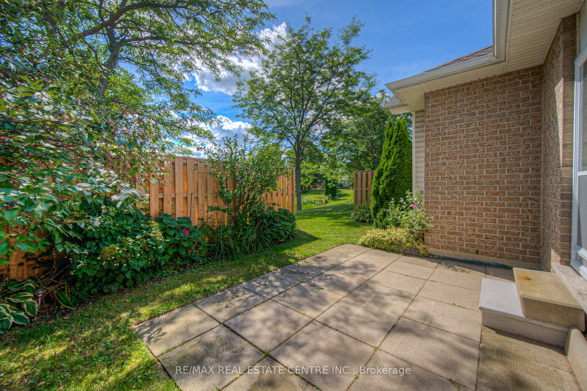 Photo 17 of 43 Postoaks Drive, Hamilton, Mount Hope — HOMEH