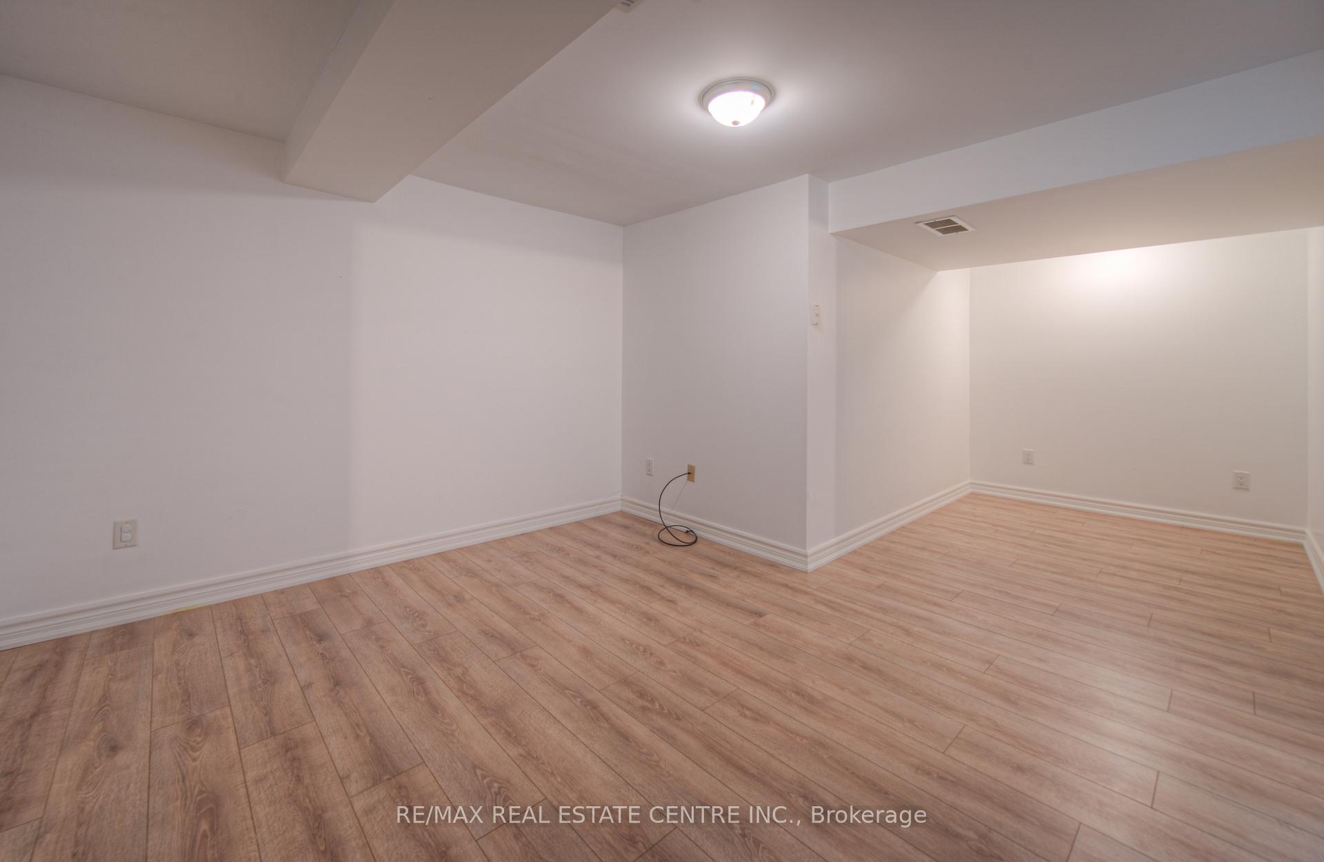 Photo 22 of 43 Postoaks Drive, Hamilton, Mount Hope — HOMEH