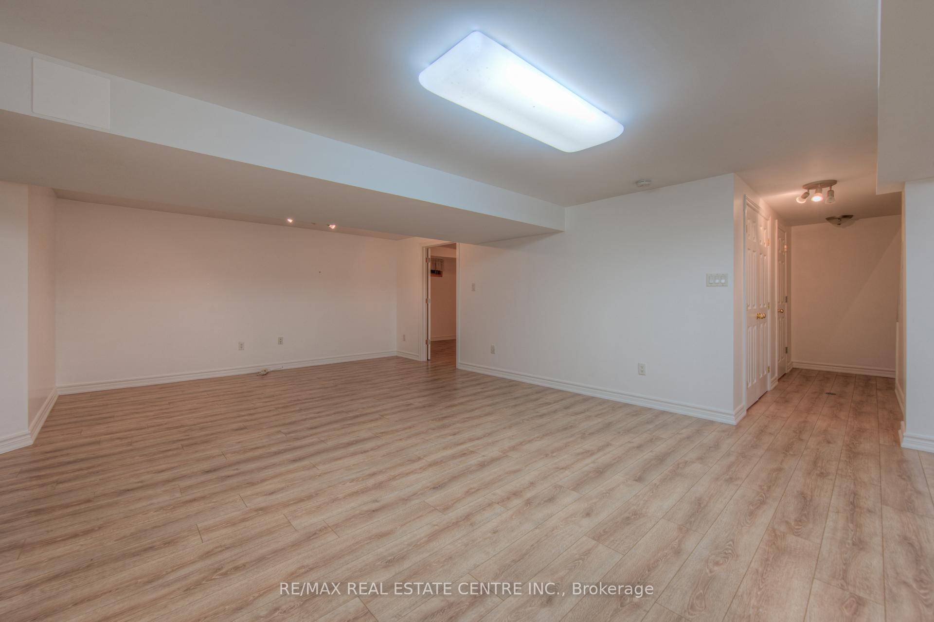 Photo 23 of 43 Postoaks Drive, Hamilton, Mount Hope — HOMEH