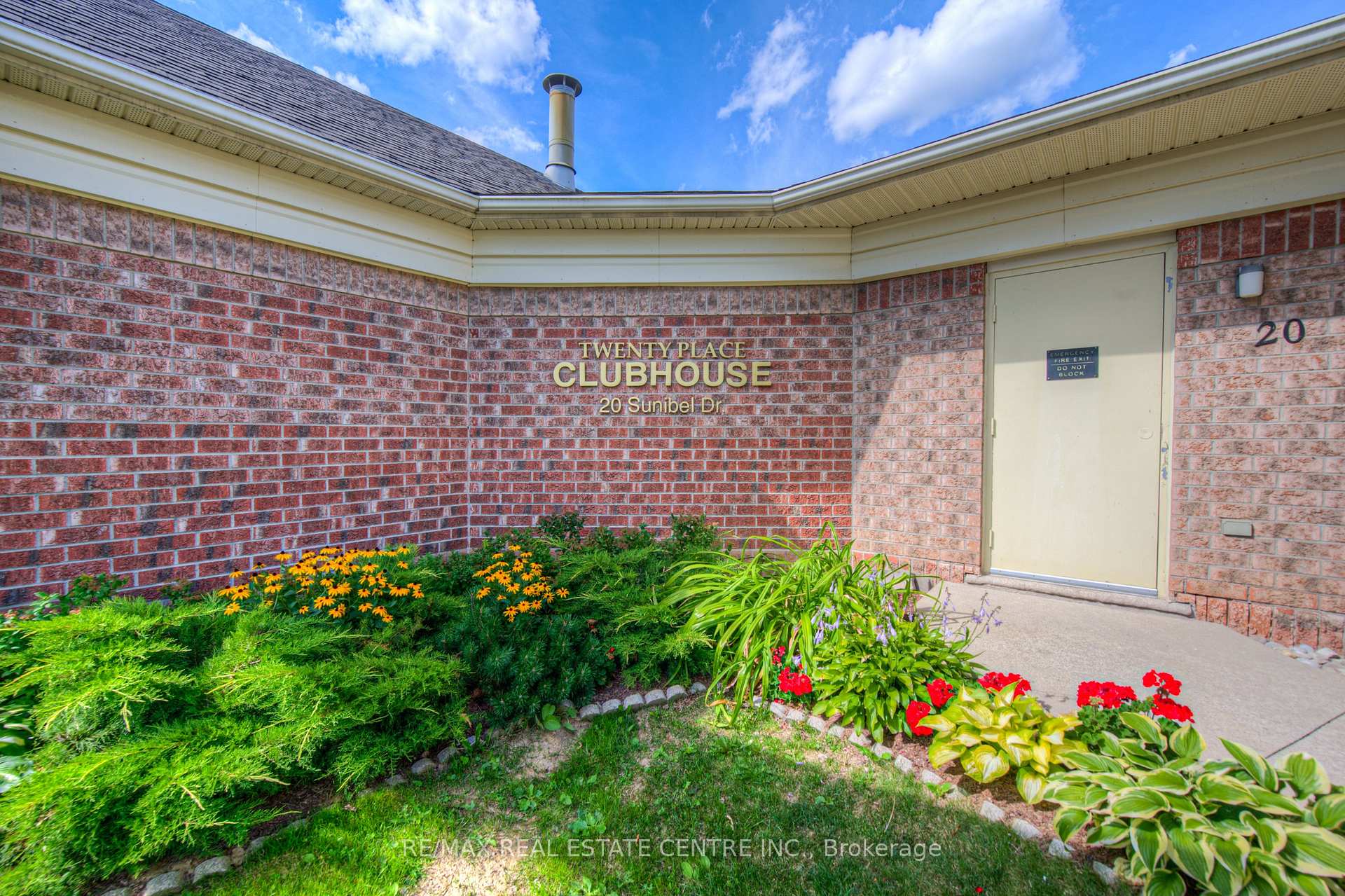 Photo 25 of 43 Postoaks Drive, Hamilton, Mount Hope — HOMEH