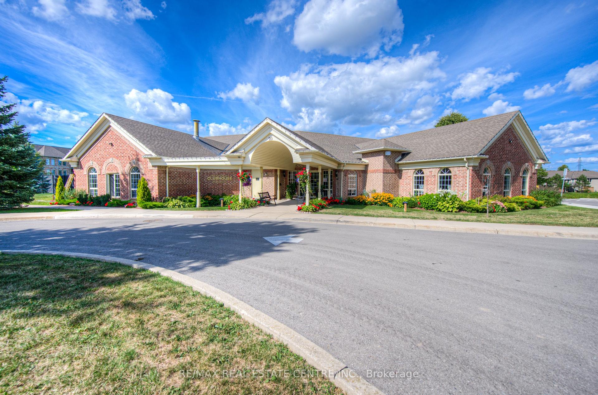 Photo 26 of 43 Postoaks Drive, Hamilton, Mount Hope — HOMEH