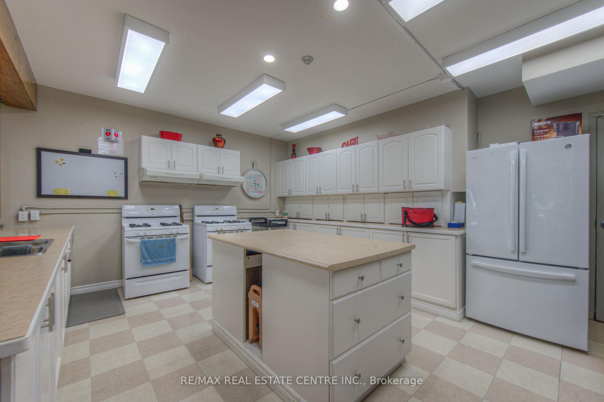 Photo 30 of 43 Postoaks Drive, Hamilton, Mount Hope — HOMEH