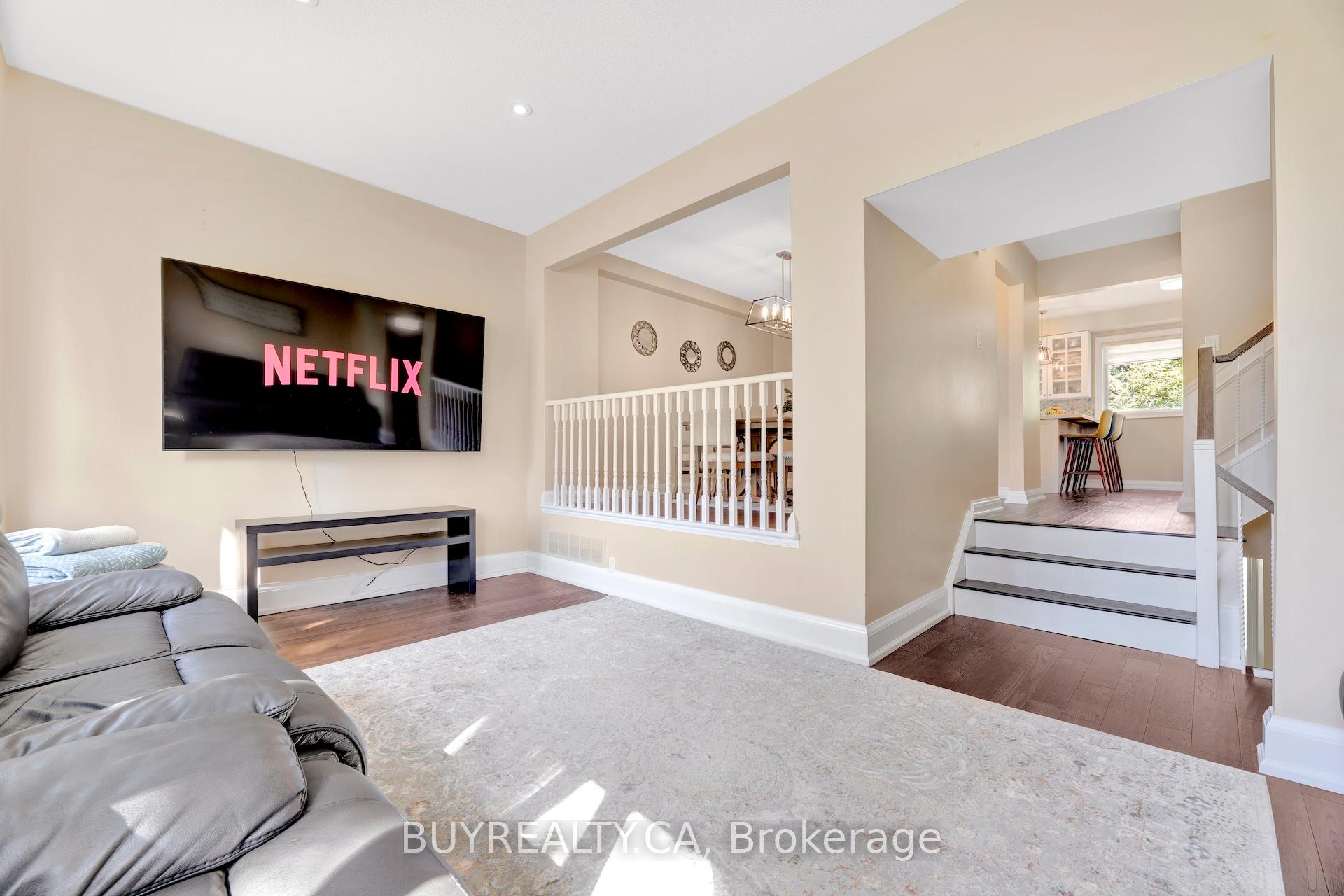 Front of Unit 72, 104 Poplar Crescent