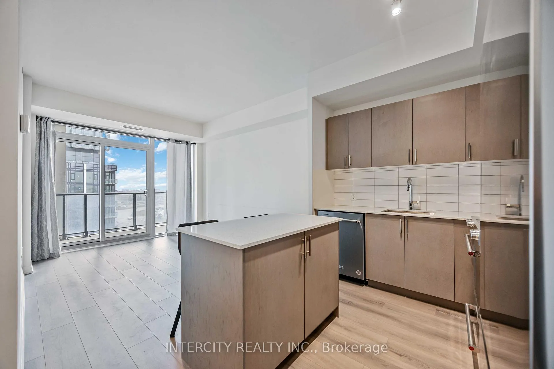 Photo 3 of Unit 523, 9000 Jane Street, Vaughan, Vellore Village — HOMEH