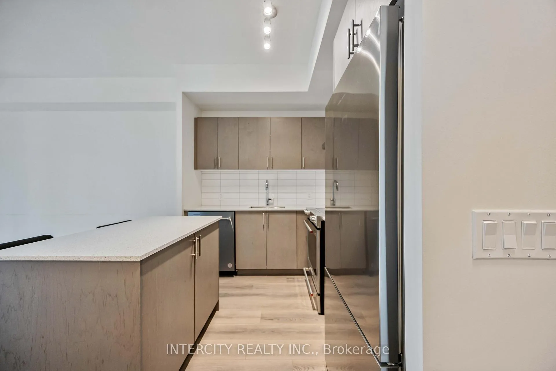 Photo 5 of Unit 523, 9000 Jane Street, Vaughan, Vellore Village — HOMEH