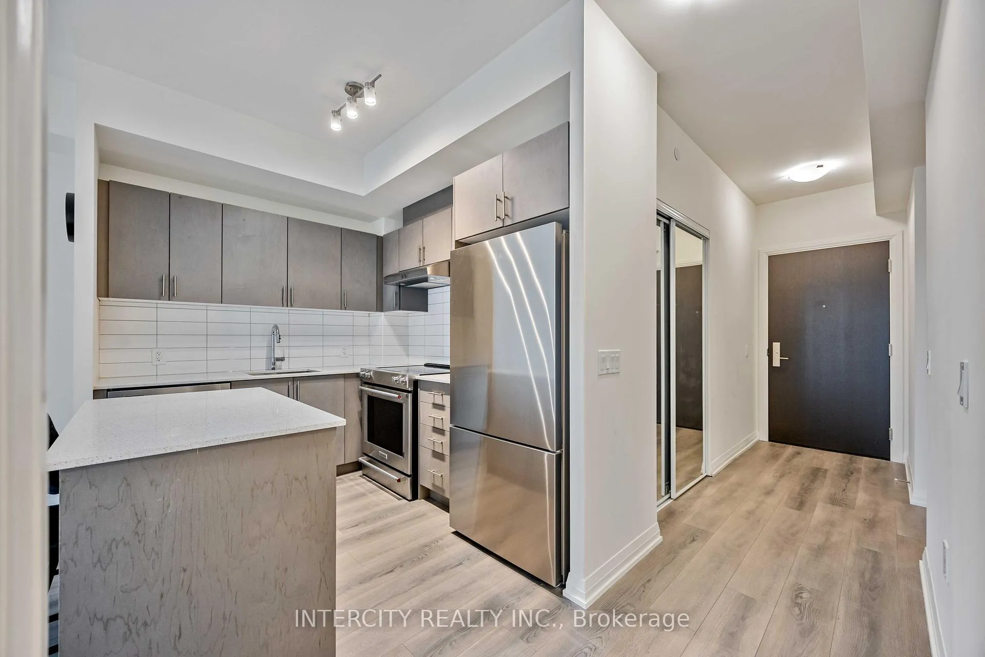 Photo 7 of Unit 523, 9000 Jane Street, Vaughan, Vellore Village — HOMEH