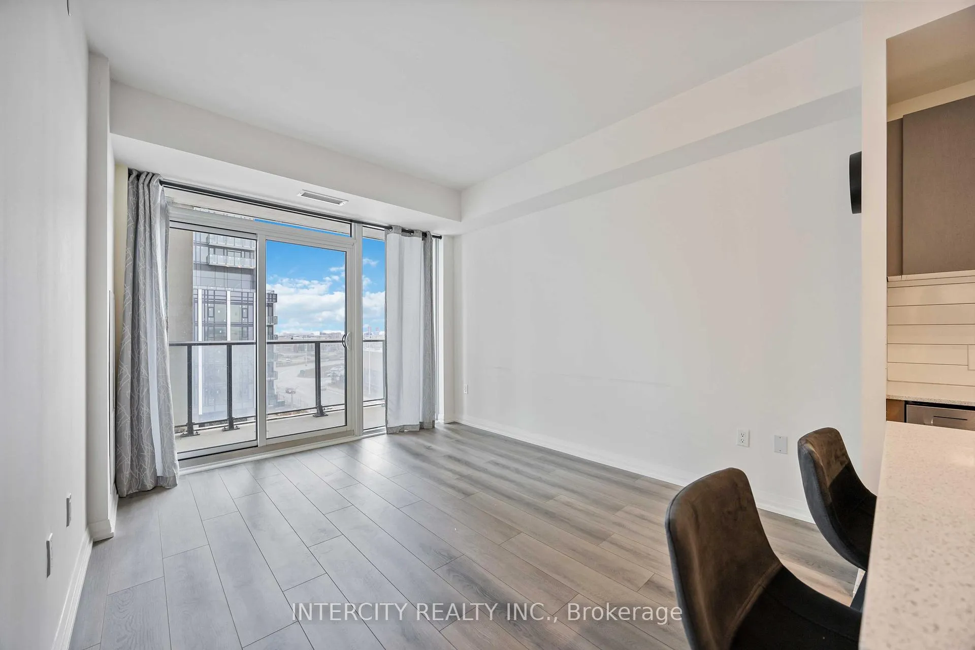 Photo 9 of Unit 523, 9000 Jane Street, Vaughan, Vellore Village — HOMEH