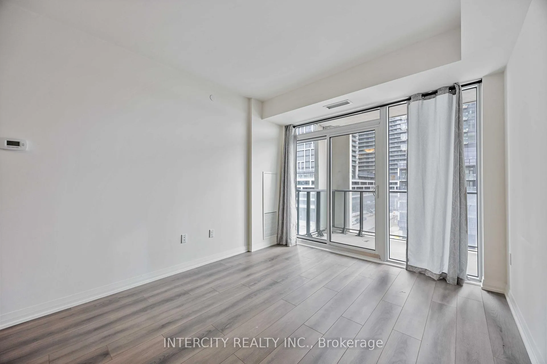 Photo 13 of Unit 523, 9000 Jane Street, Vaughan, Vellore Village — HOMEH