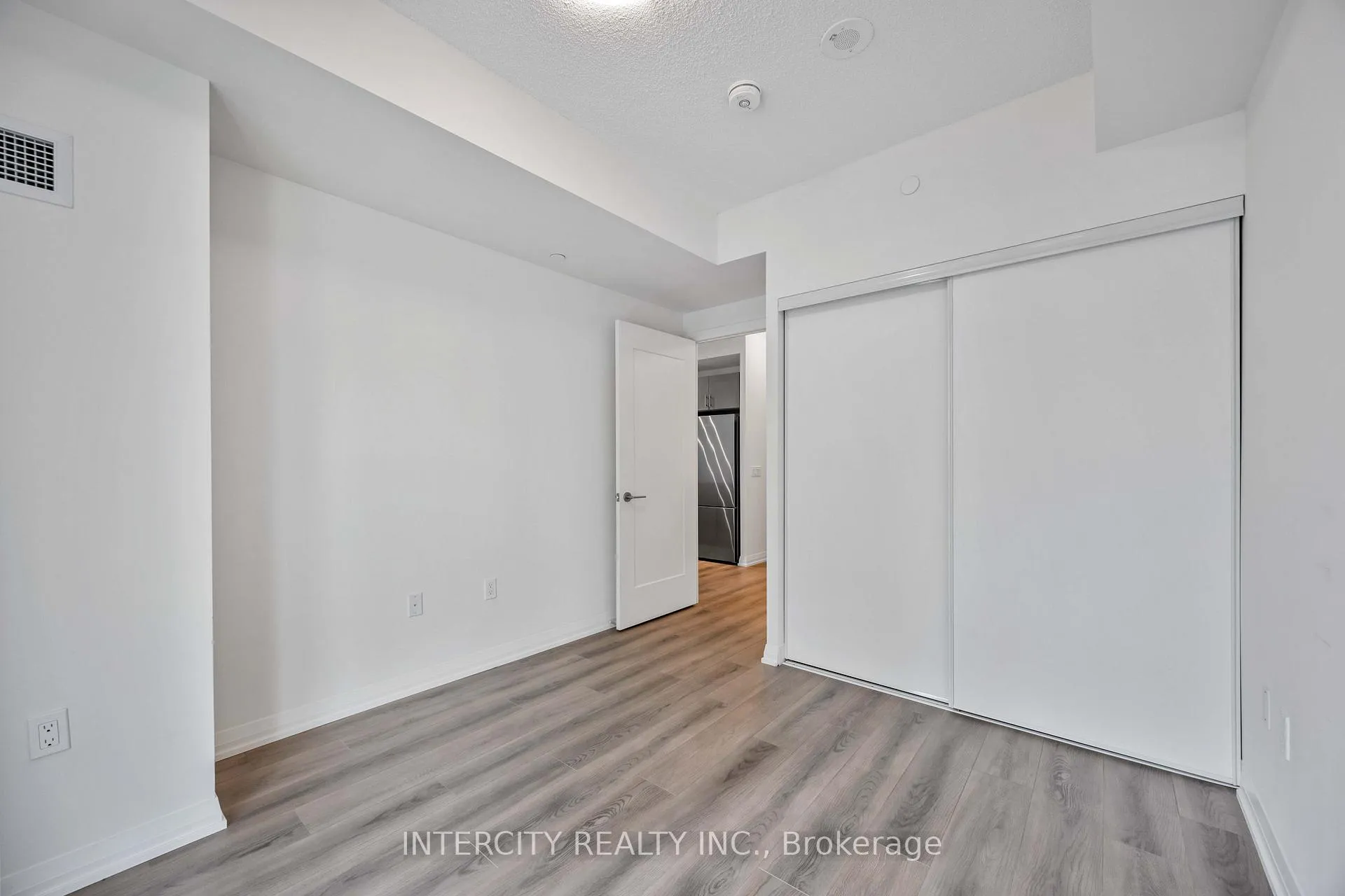 Photo 15 of Unit 523, 9000 Jane Street, Vaughan, Vellore Village — HOMEH