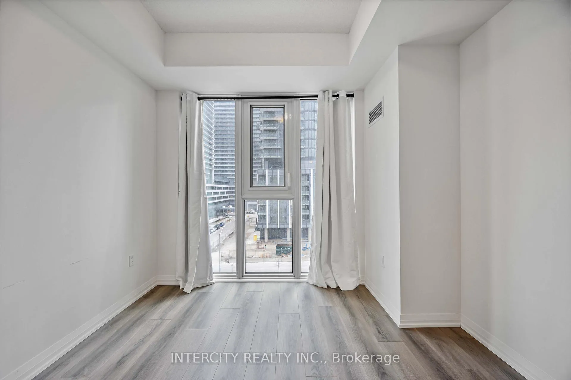 Photo 17 of Unit 523, 9000 Jane Street, Vaughan, Vellore Village — HOMEH
