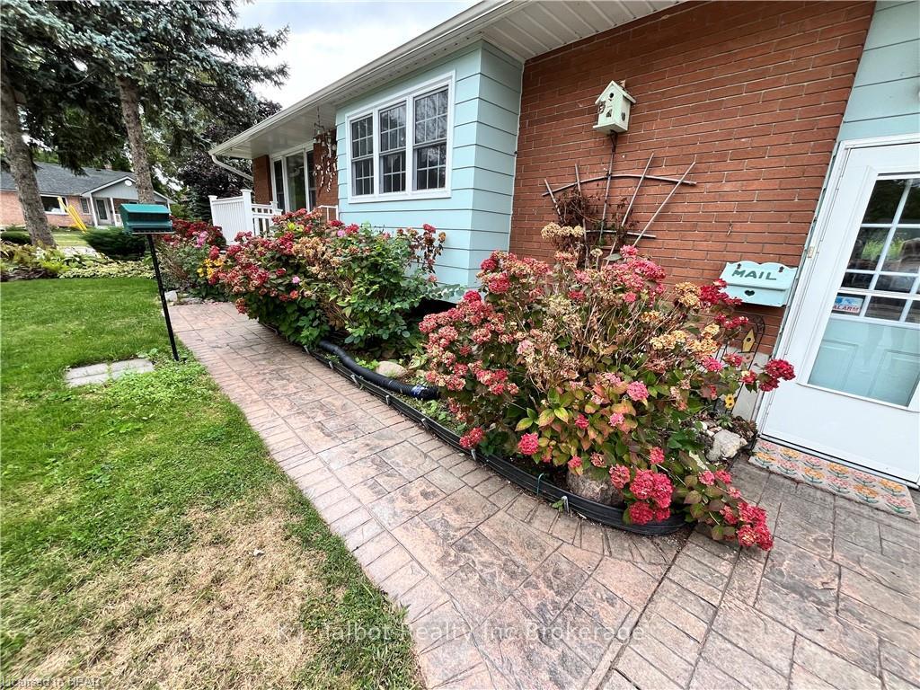 Photo 4 of 154 Blake Street E, Goderich, Goderich (Town) — HOMEH
