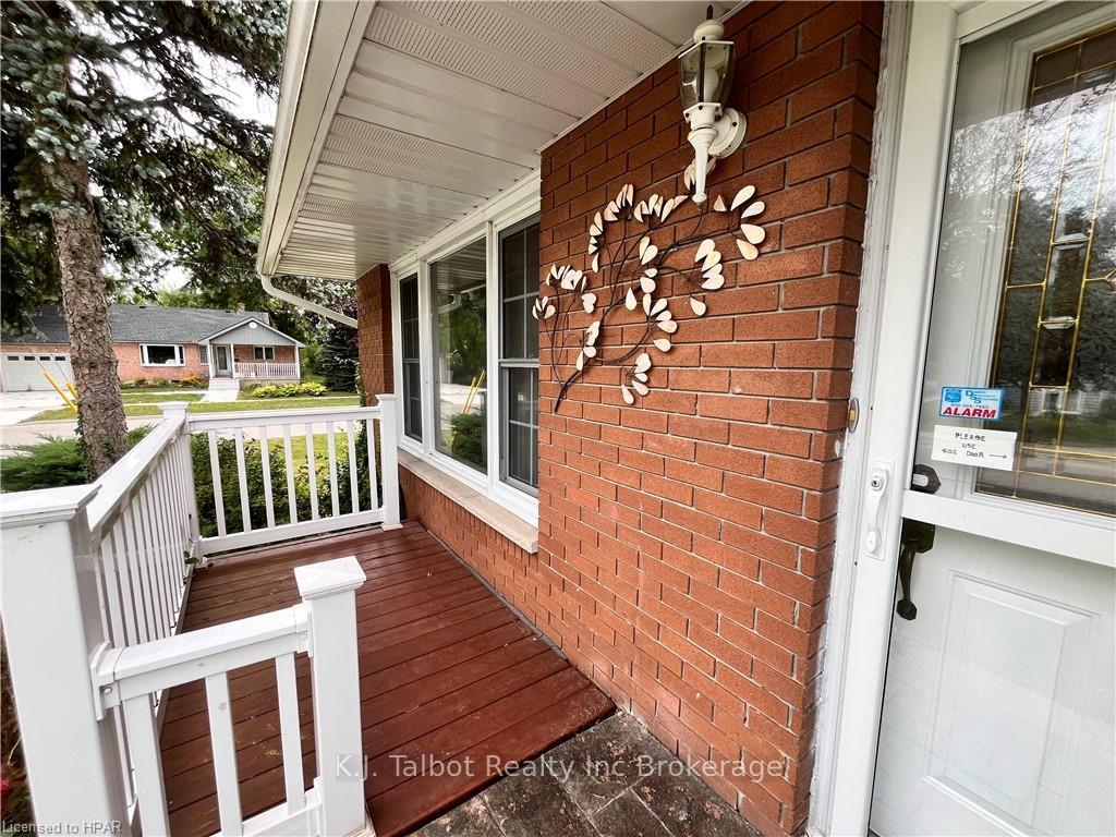 Photo 5 of 154 Blake Street E, Goderich, Goderich (Town) — HOMEH