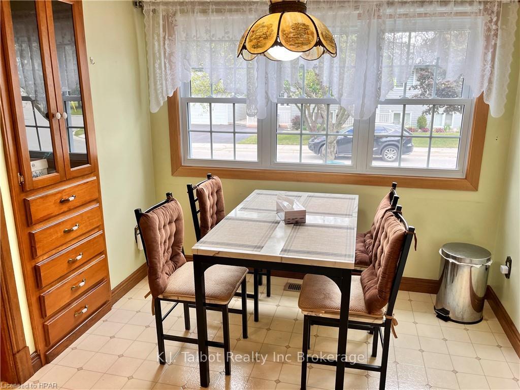 Photo 9 of 154 Blake Street E, Goderich, Goderich (Town) — HOMEH