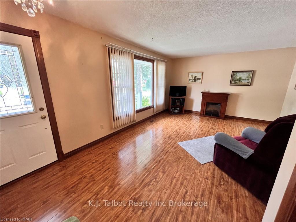 Photo 12 of 154 Blake Street E, Goderich, Goderich (Town) — HOMEH