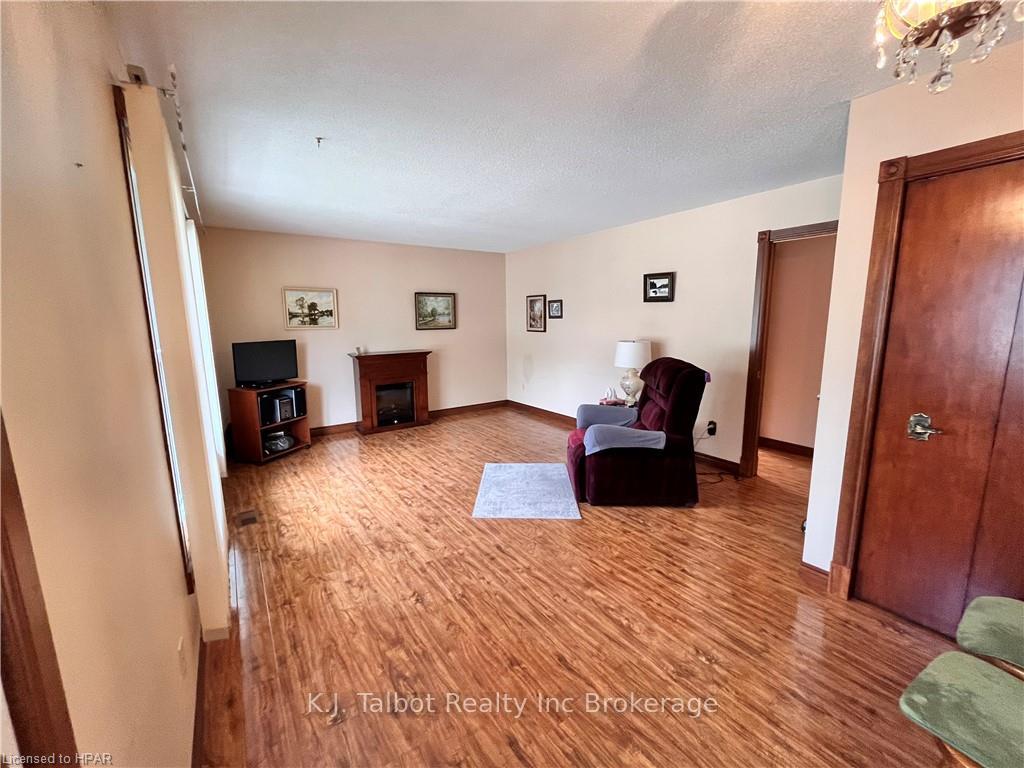 Photo 13 of 154 Blake Street E, Goderich, Goderich (Town) — HOMEH