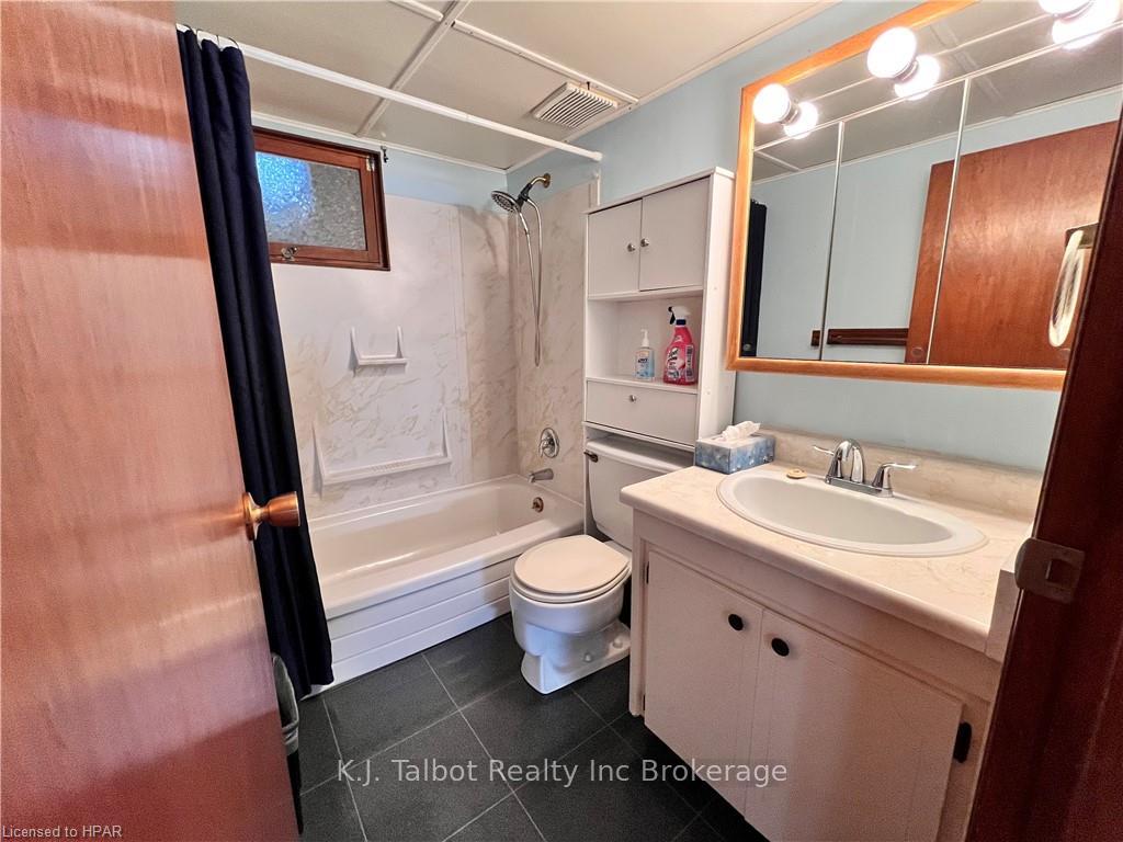 Photo 24 of 154 Blake Street E, Goderich, Goderich (Town) — HOMEH