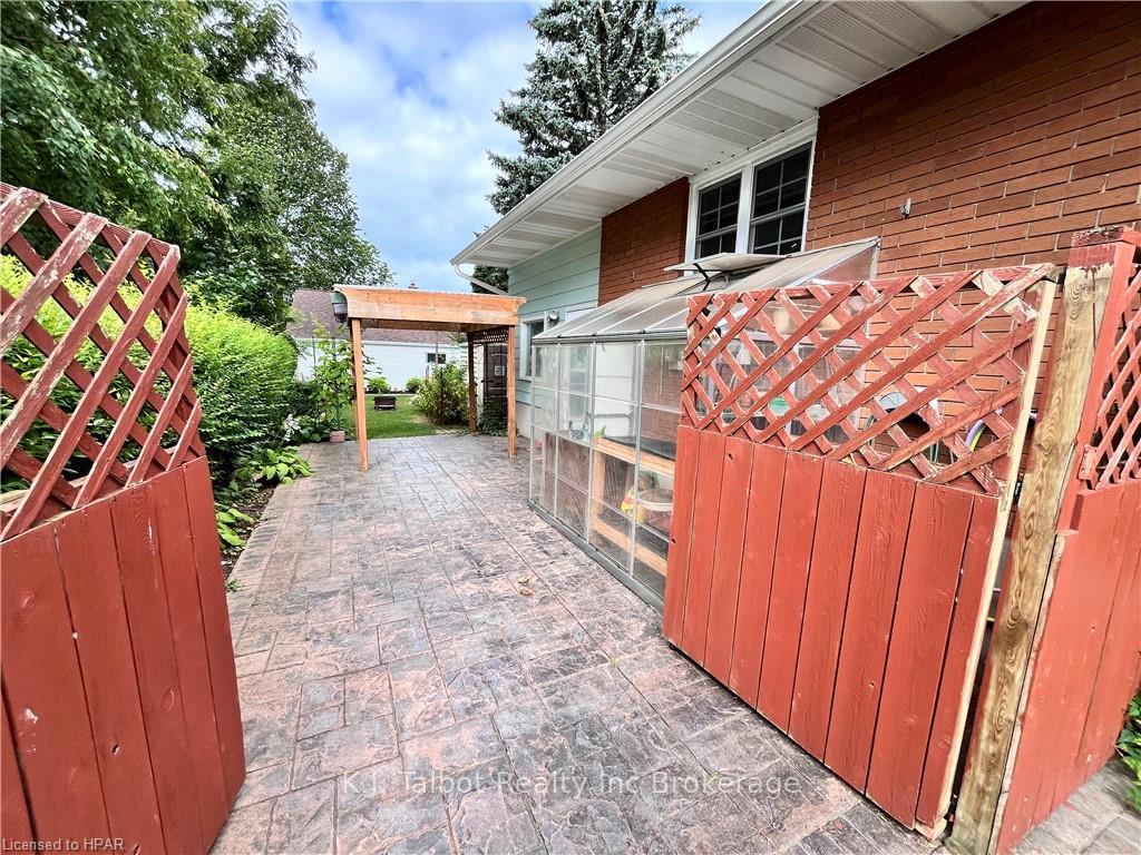 Photo 31 of 154 Blake Street E, Goderich, Goderich (Town) — HOMEH