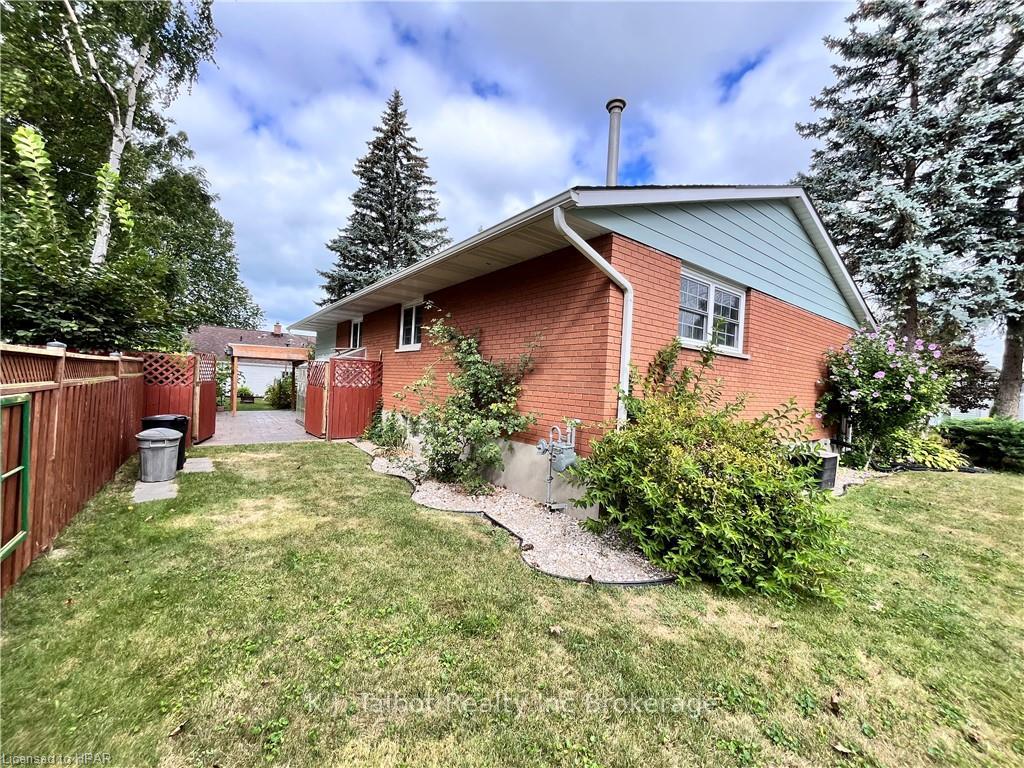 Photo 32 of 154 Blake Street E, Goderich, Goderich (Town) — HOMEH