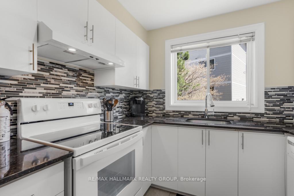 Photo 12 of Unit 203, 270 Brittany Drive, Ottawa, Viscount Alexander Park — HOMEH