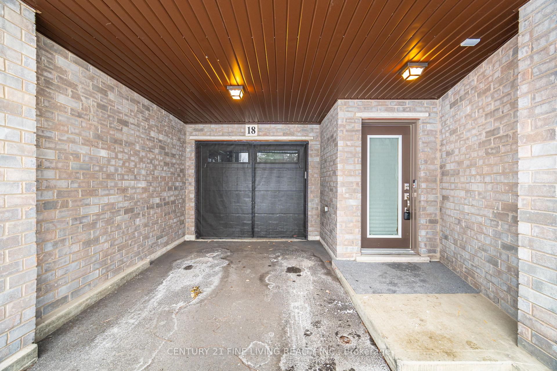 Photo 3 of Unit 18, 23 Echovalley Drive, Hamilton, Stoney Creek Mountain — HOMEH