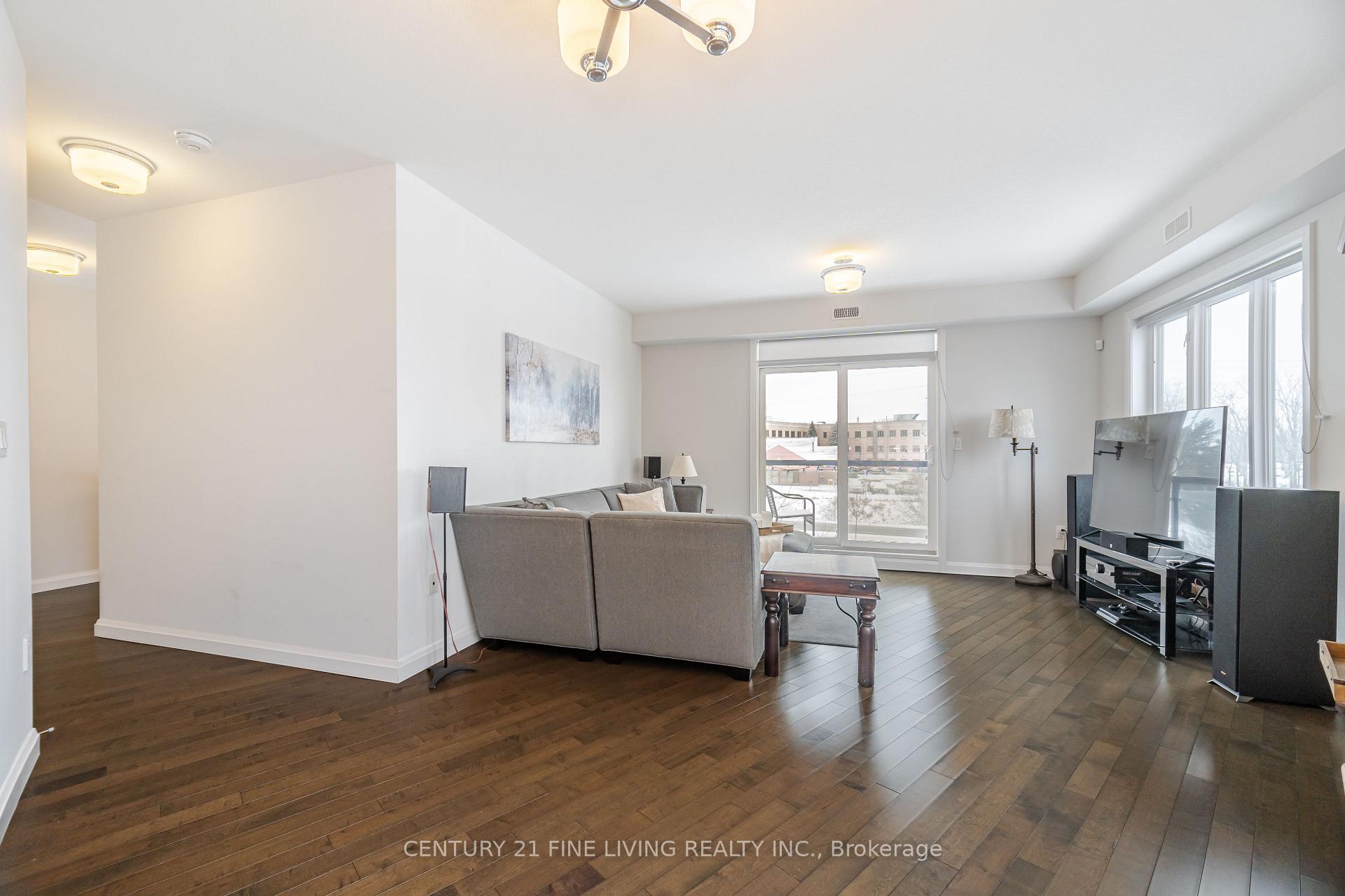 Photo 6 of Unit 18, 23 Echovalley Drive, Hamilton, Stoney Creek Mountain — HOMEH