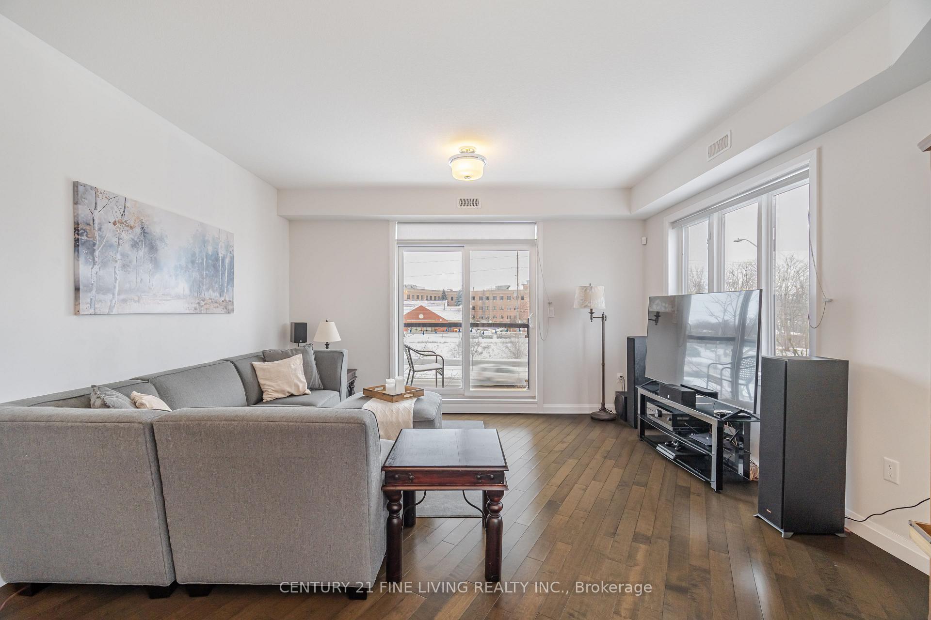 Photo 7 of Unit 18, 23 Echovalley Drive, Hamilton, Stoney Creek Mountain — HOMEH