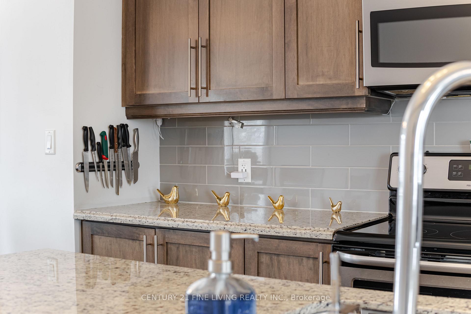 Photo 17 of Unit 18, 23 Echovalley Drive, Hamilton, Stoney Creek Mountain — HOMEH