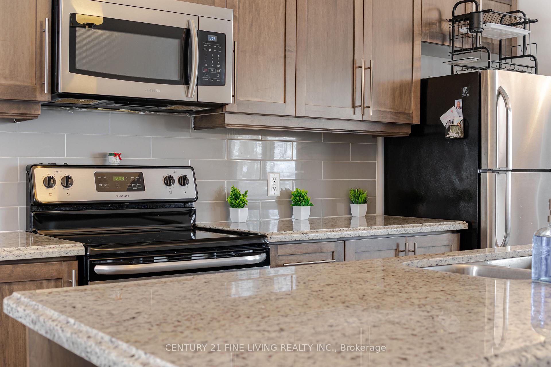 Photo 18 of Unit 18, 23 Echovalley Drive, Hamilton, Stoney Creek Mountain — HOMEH