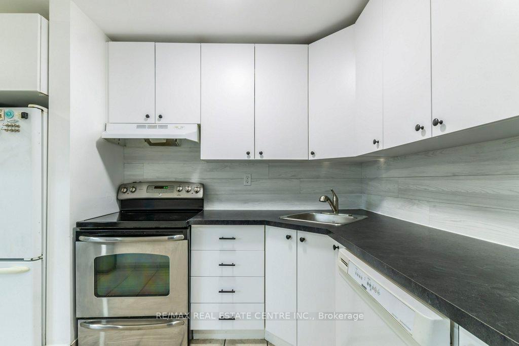Photo 12 of Unit E, 48 Windom Road E, Kitchener — HOMEH