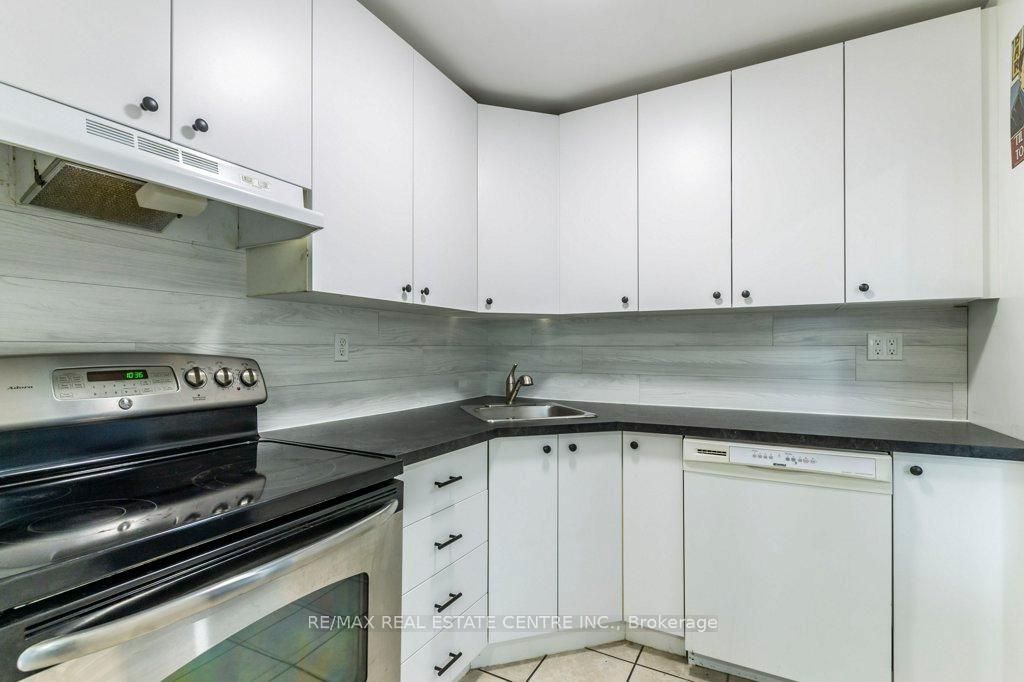 Photo 13 of Unit E, 48 Windom Road E, Kitchener — HOMEH