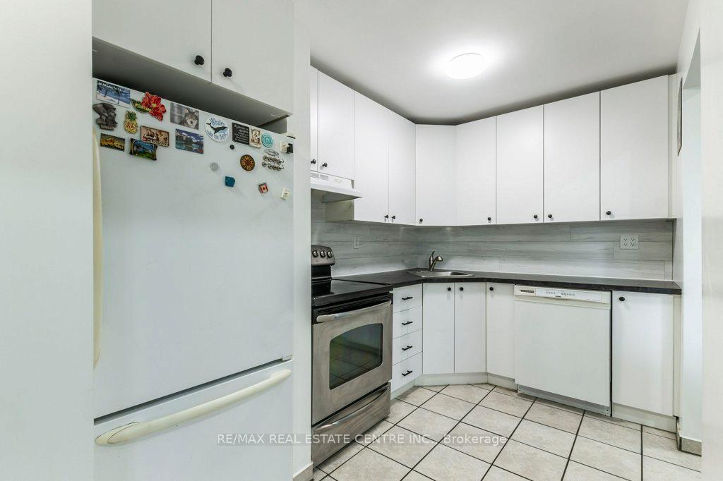 Photo 14 of Unit E, 48 Windom Road E, Kitchener — HOMEH