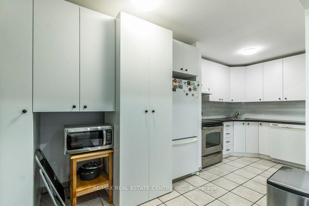 Photo 15 of Unit E, 48 Windom Road E, Kitchener — HOMEH