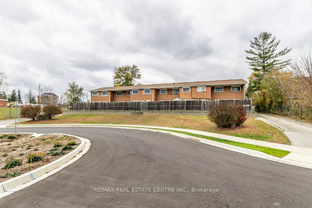 Photo 37 of Unit E, 48 Windom Road E, Kitchener — HOMEH