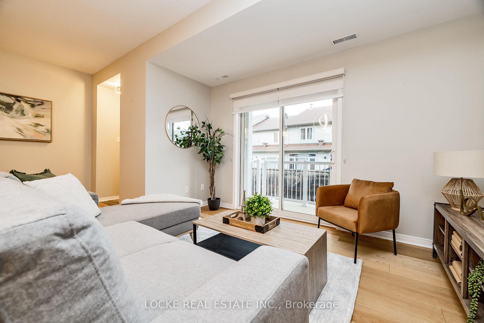 Photo 8 of 122 Sternes, Ottawa, Springridge/East Village — HOMEH
