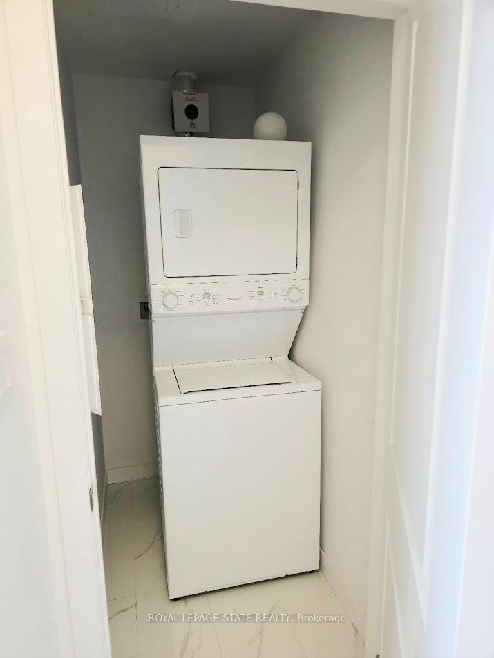 Photo 11 of Unit 308, 125 Shoreview Place, Hamilton, Lakeshore — HOMEH